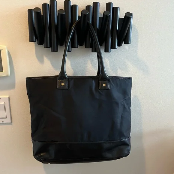 Tory Burch Nylon/Leather tote with logo - Picture 2 of 5